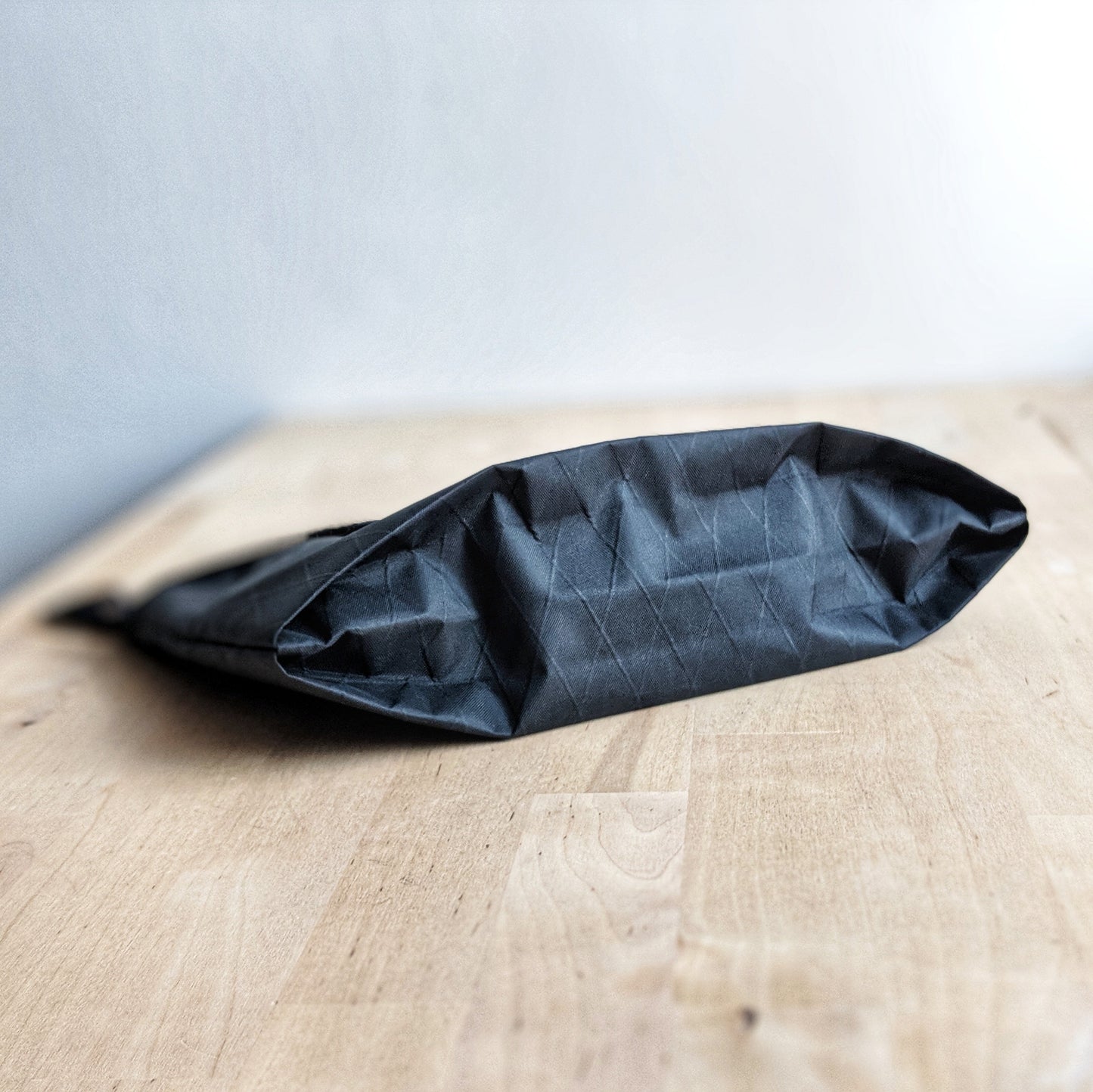 Trip - minimalistická příruční taška - navy/žlutozelená