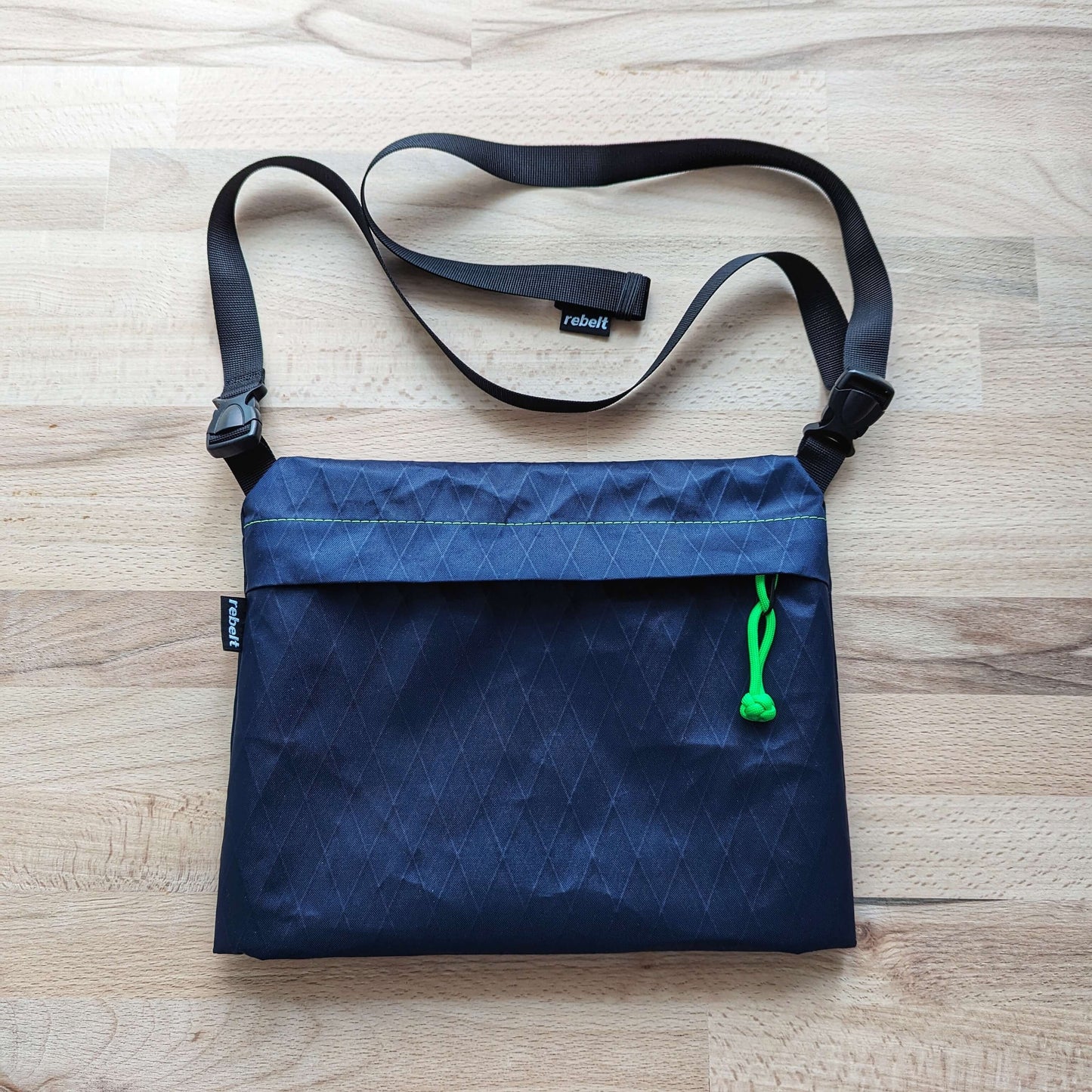 Trip - minimalistická příruční taška - navy/žlutozelená