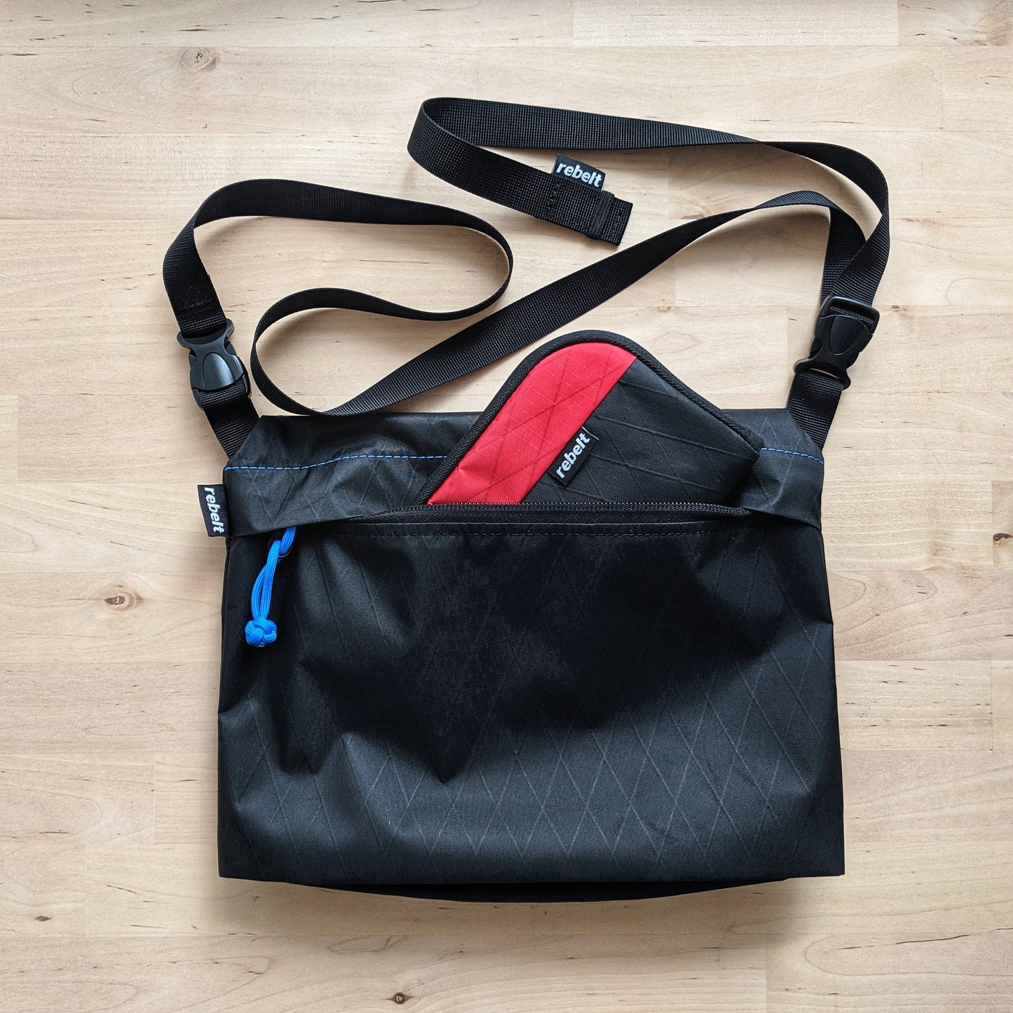 Trip - a minimalist hand bag