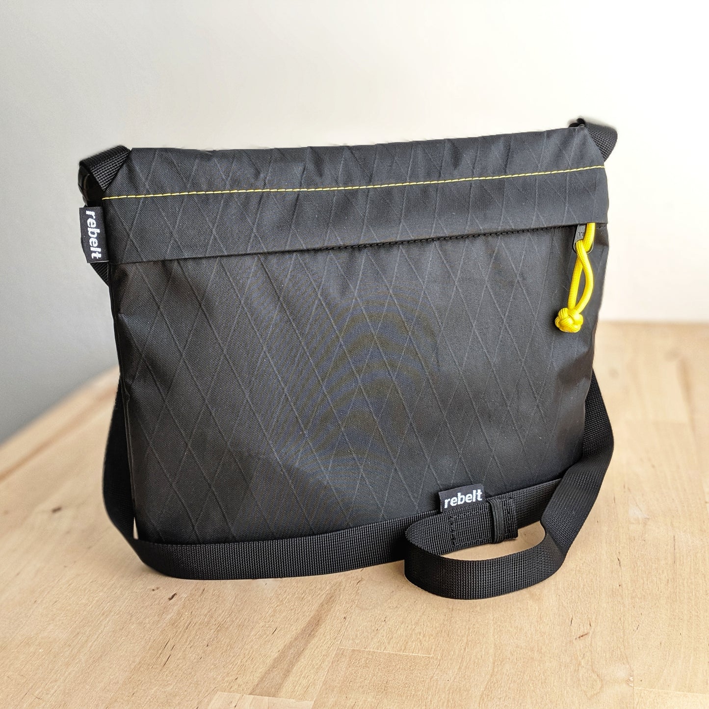 Trip - a minimalist hand bag